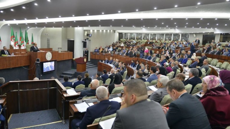 رسوم السيارات الجديدة تستهلك 8 ساعات من الجدل بين الحكومة والنواب