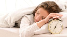 النوم الطويل صباحاً للنساء يصيبهنّ بمرض خطير