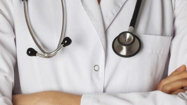 هكذا أرغمَ صديقي الطبيب على الهجرة