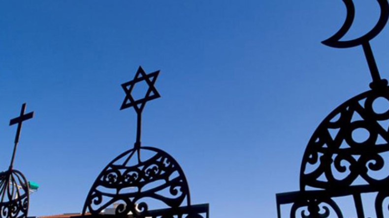 .. وحطّم الهلالُ الصليبَ