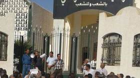 والي الوادي يضع بريدين إلكترونيين للإتصال المباشر به