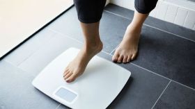 الميزان المنزلي لا يعكس الوزن الحقيقي.. والسبب؟