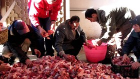 الوزيعة تقليد قديم يعزز أواصر الأخوة بين سكان قرية آيت صلان