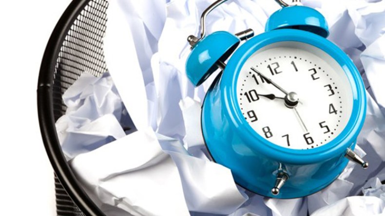 الوقت الضائع والعمر المهدور!