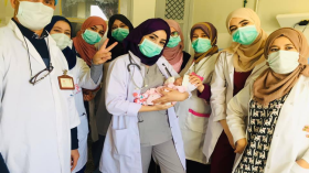 خروج رضيعة من المستشفى بعد ولادتها في الشهر السادس