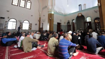 بأيّ ذنب يُقتل الأئمّة؟!