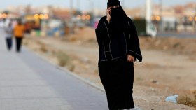 السعودية: السجن والغرامة لمن يتجسس على هاتف شريك حياته