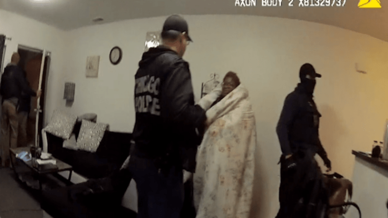 اعتذار رسمي من امرأة كبلها رجال الشرطة عارية!