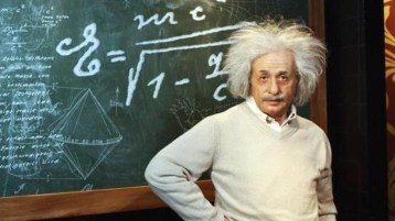 هل كان آينشتاين عالمًا نزيهًا؟!