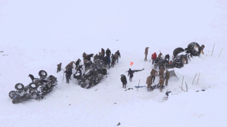 انهيار جليدي يقتل 33 شرقي تركيا (فيديو)