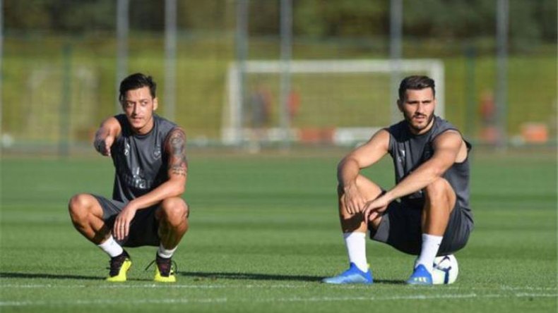 الشرطة البريطانية تعتقل مهاجمي أوزيل وكولاسيناك