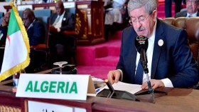 أويحيى يتحادث مع الرئيس الناميبي بأديس أبابا