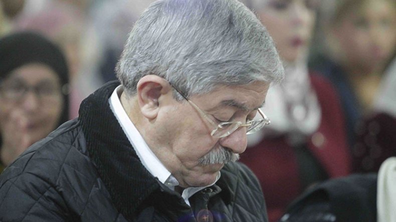 وَصَف الحَراك بـ”الريح في الشبك” فاصطاده “الشبك”