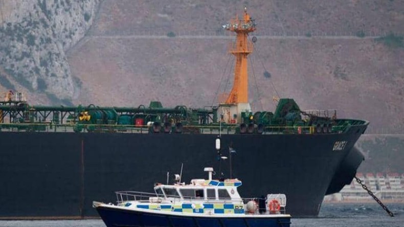 احتجازكم لناقلة النفط الإيرانية قرب جبل طارق “لن يبقى دون رد”