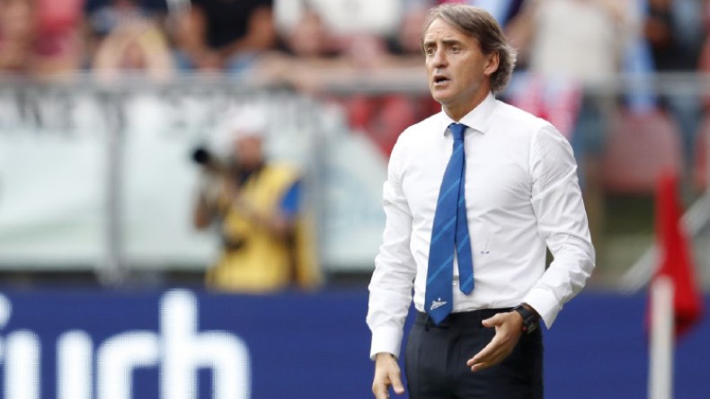 مانشيني: المدافعون الأجانب غيروا أسلوب إيطاليا الشهير