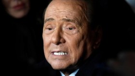 برلسكوني يدخل المستشفى بعد إصابته بكورونا