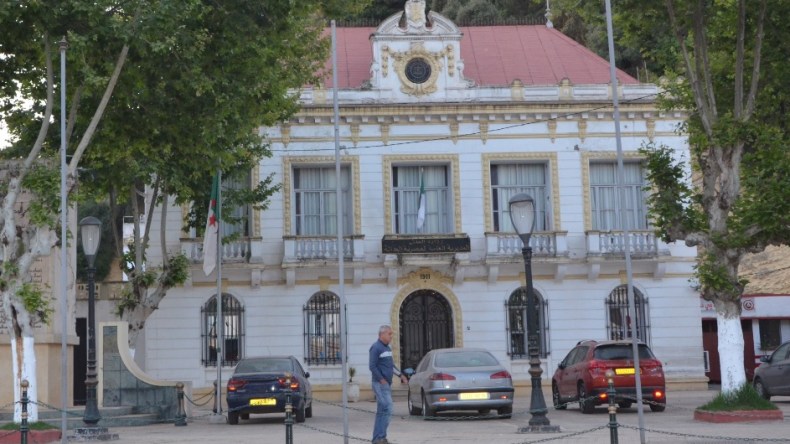 40 عائلة بحي البساتين القصديري ببئر مراد رايس تطالب بالترحيل