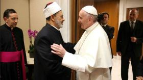 إنسانية بابا الفاتيكان وهمجية الكيان