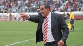 مولودية وهران تفسخ عقد المدرب بادو زاكي بالتراضي