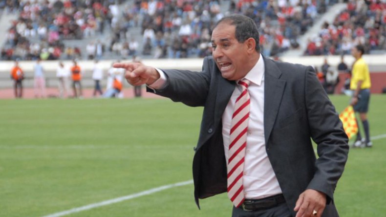 بابا يجدد الثقة في الزاكي إلى غاية مباراة عين مليلة قبل إقالته