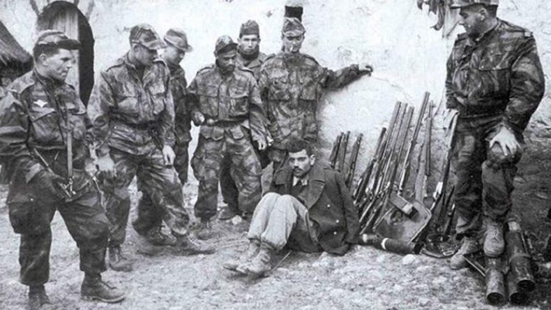 عندما رقصت باريس على وهم مجد كاذب