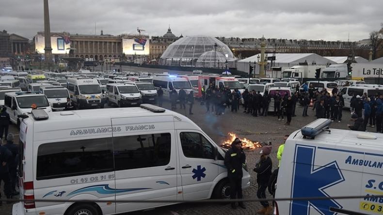 سائقو سيارات الإسعاف يتظاهرون في باريس