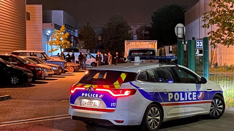 جرح شرطيين بالرصاص في باريس وسرقة أسلحتهما