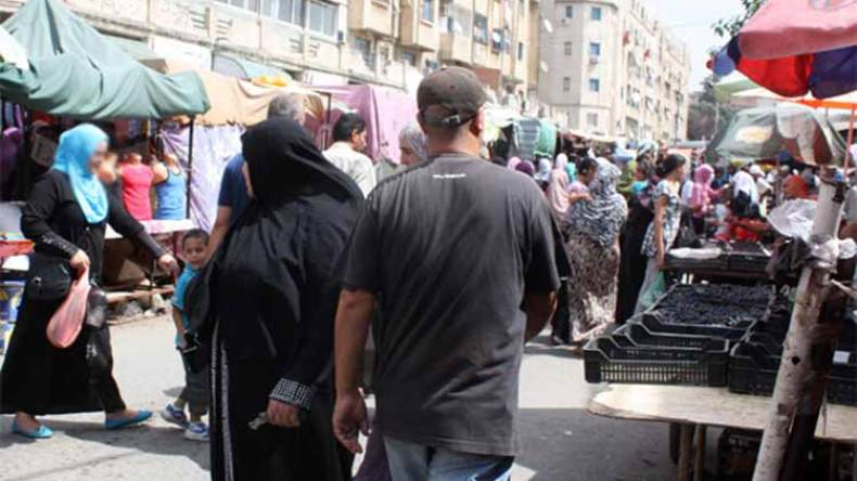 الباعة الفوضويون يحولون حياة سكان باش جراح إلى جحيم