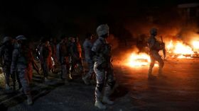 باكستان: اشتباكات بعد اعتقال زعيم حركة “لبيك”