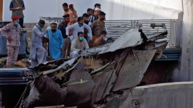 هذه حصيلة ضحايا تحطم الطائرة الباكستانية (فيديو)