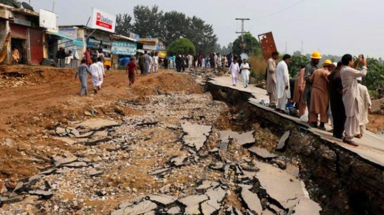 37 قتيلاً في زلزال ضرب باكستان