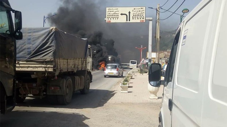 احتجاز مواطنين على الطريق ببجاية