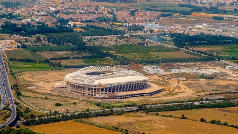 أندية “محترفة” دون ملاعب.. ومشكل الاعتماد يعود إلى الواجهة في الموسم الجديد