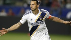 أنشيلوتي يفتح أبواب نابولي لإبراهيموفيتش