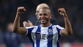 إيفرتون وويستهام يدخلان سباق ضم براهيمي