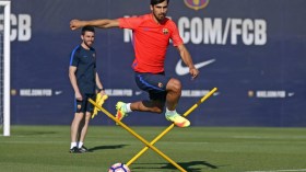 برشلونة يراقب 14 لاعباً لتعزيز صفوفه في الموسم المقبل