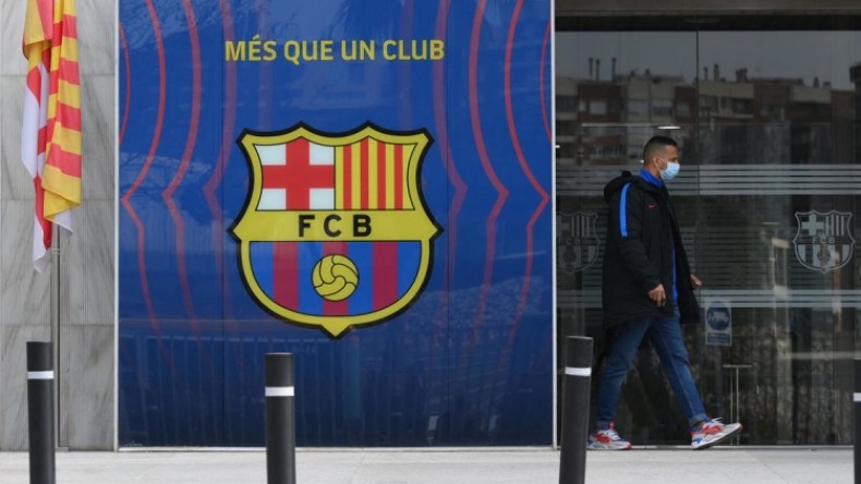 إسبانيا: الشرطة تداهم نادي برشلونة وتنفذ عدة اعتقالات