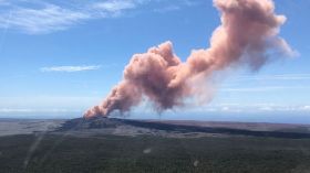 الآلاف يفرون مع ثوران بركان في هاواي