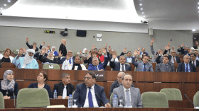 الحكومة تمرر قانون الصحة وسط غضب من المعارضة