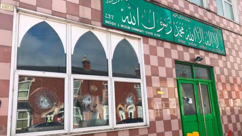 التحقيق بحوادث اعتداء على خمسة مساجد