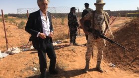 برنار ليفي يثير الجدل في طرابلس