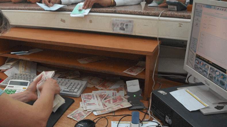 مكاتب بريد متنقّلة لحلّ مشاكل طوابير الأجور