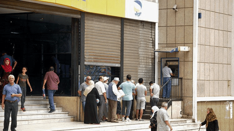 طوابير ومعاناة وأغلب الموزعات الآلية خارج الخدمة