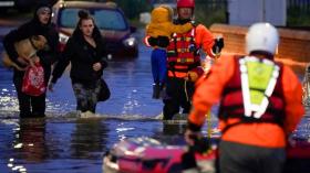 شاهد.. أمطار غزيرة تغرق بريطانيا