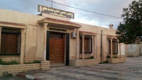 شباب يغلقون مقرا بلديتين في خنشلة بجدران إسمنتية