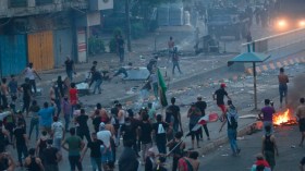 الأمن العراقي يطلق الرصاص الحي لتفريق المتظاهرين