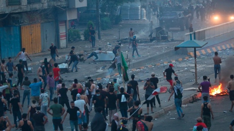 الأمن العراقي يطلق الرصاص الحي لتفريق المتظاهرين