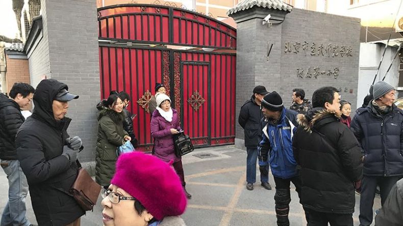 القبض على رجل هاجم أطفالاً في بكين