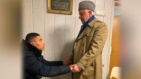 شاهد.. ناج من اعتداء هاناو العنصري يشهر إسلامه