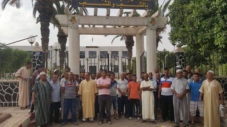 مواطنون يودعون شكوى لدى النيابة ضد “مير” في معسكر